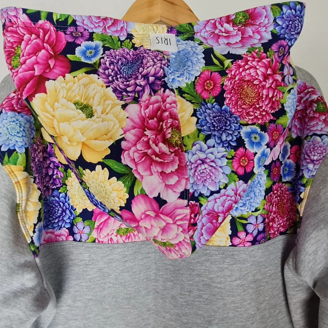 Iris (Adults L)Grey Multi Floral Hoodie